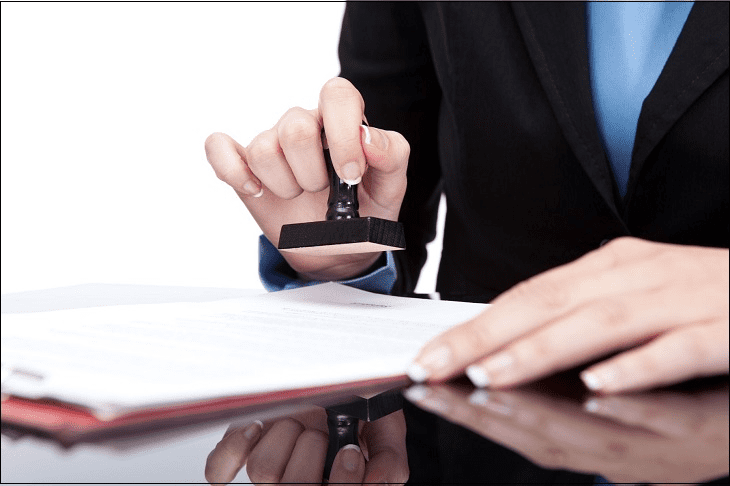 Các loại giấy tờ photo theo yêu cầu như Căn cước công dân hay Chứng minh thư và sổ Hộ khẩu cần phải được chứng thực