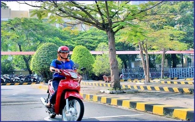 TOP 10 cửa hàng mua xe máy cũ Hà Nội uy tín chất lượng 12 Hãy thử lái xe để cảm nhận chất lượng xe máy cũ Hà Nội