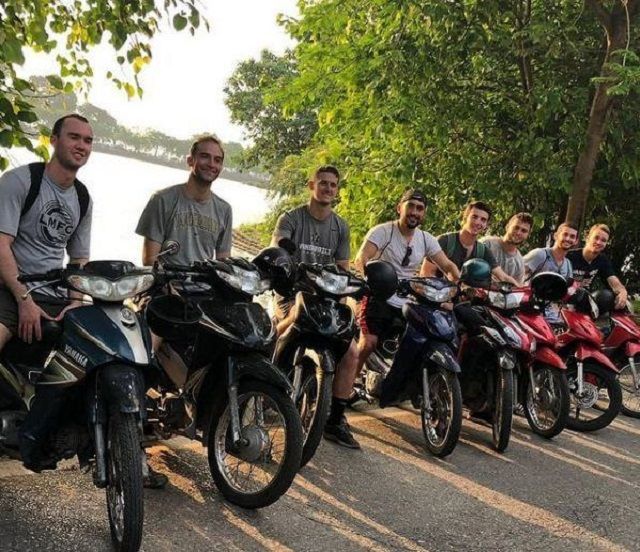 Top 5 địa chỉ thuê xe máy Hà Nội giá rẻ, chất lượng 3 Phùng Motorbike là địa chỉ thuê xe máy Hà Nội được rất du khách nước ngoài ưa chuộng