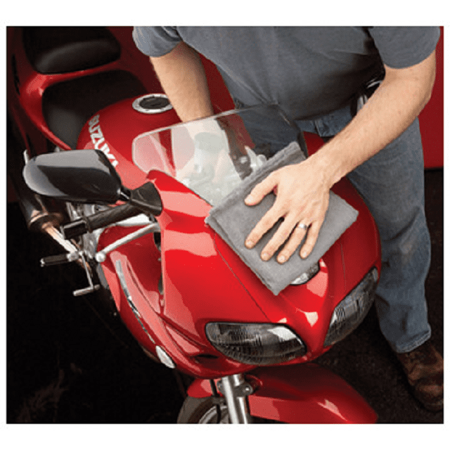 Lau thật khô xe máy sau quá trình rửa xe